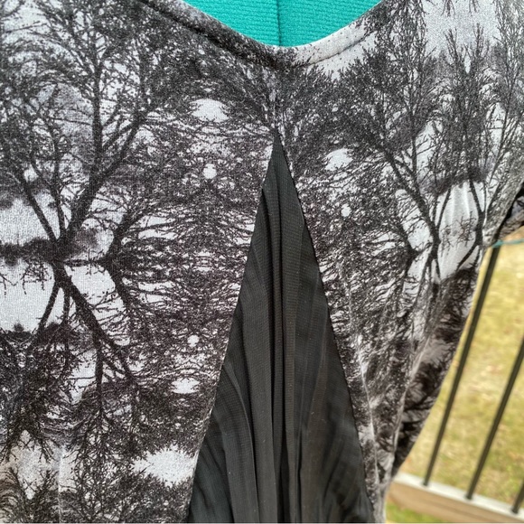 2for$25 OASIS Black & Grey T-Shirt with Ruffle Back - Picture 8 of 9